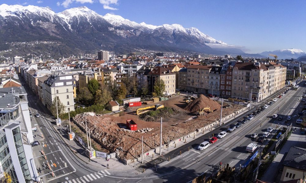 Luftaufnahme Baufeld zum Baustart des Stadt Carrés mit Umgebung in Innsbruck-Wilten